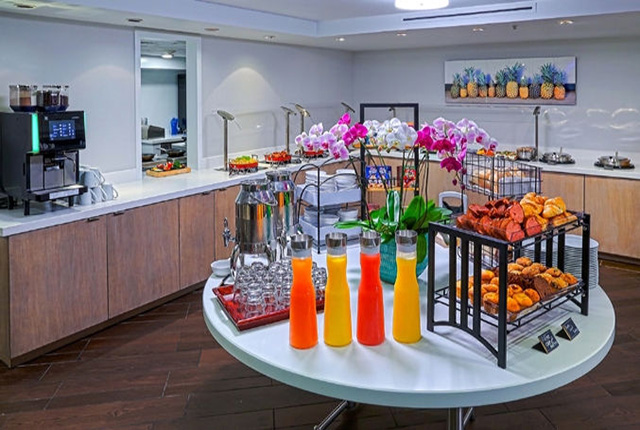 DoubleTree by Hilton Alana - Waikiki Beach